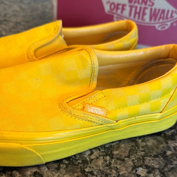 Vans unisex canvas classic Vibrant Yellow Slip-Ons sneakers EUC M7.5 W9 - Picture 11 of 16